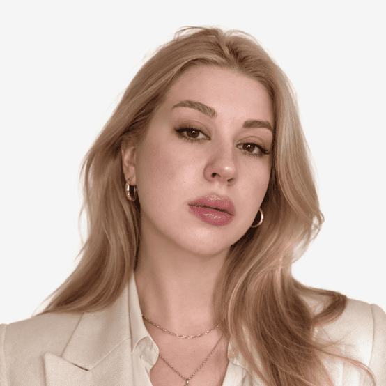 Арина Неустроева
