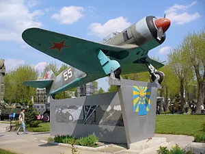 Monument Yak-11 2007 G1.jpg