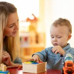 Няня (работник по присмотру и уходу за детьми)