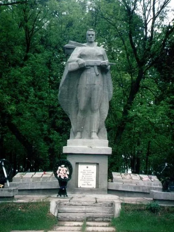 Памятник неизвестному солдату - Памятники - Город Рогачев - Фотоальбом - Региональный портал "Рогачев-Инфо"