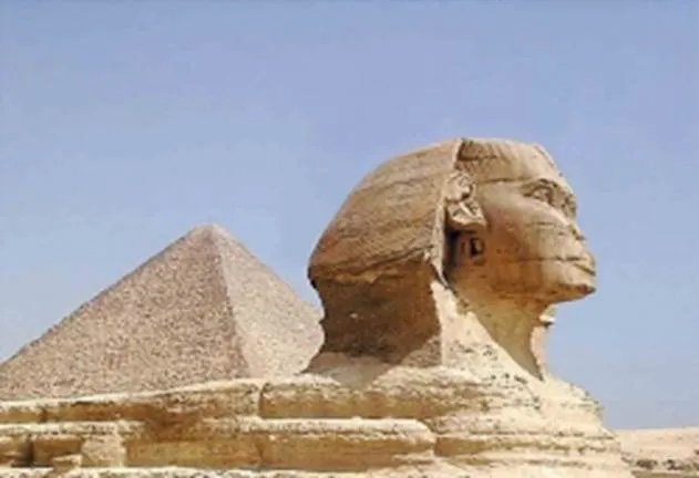 http://www.7chydessveta.com/news/na_odno_iz_semi_chudes_sveta,_piramidu_heopsa,_pitalsya_zabratsya_turist.jpg
